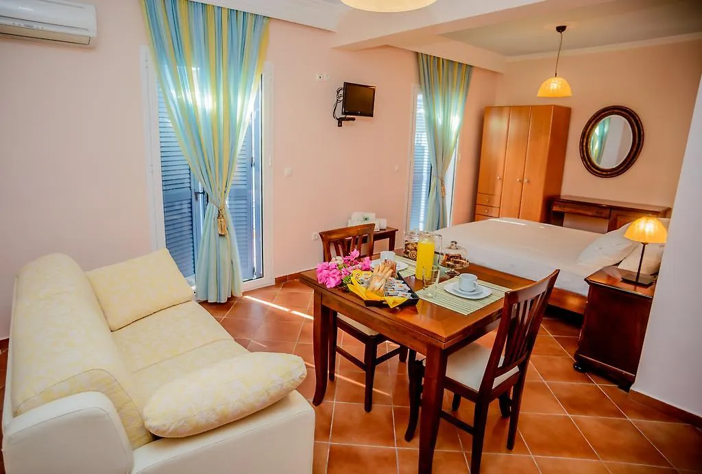 Casa Di Luna Lourdata  Greece